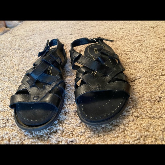 Ecco size 8 walking sandals - Picture 2 of 5